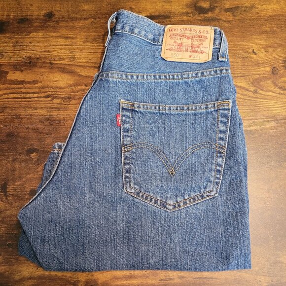 Vtg Levi's Denim Shorts Size 32 Measures 30 Relaxed 550 Medium Wash Y2K Jhorts - Picture 3 of 9